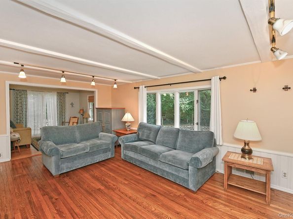 30 Tappen Drive, Melville NY 11747