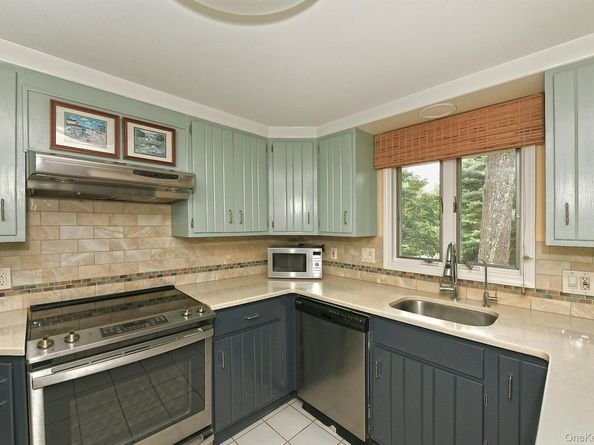 30 Tappen Drive, Melville NY 11747