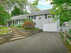 30 Tappen Drive, Melville NY 11747