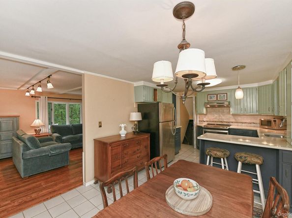30 Tappen Drive, Melville NY 11747