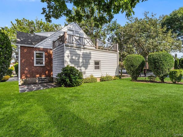 19 Dallas Avenue, New Hyde Park NY 11040