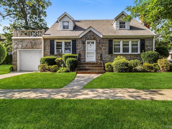 19 Dallas Avenue, New Hyde Park NY 11040