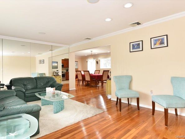 73 Massachusetts Avenue, Massapequa NY 11758