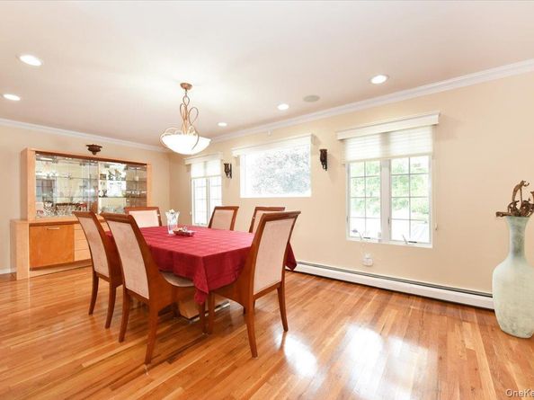 73 Massachusetts Avenue, Massapequa NY 11758