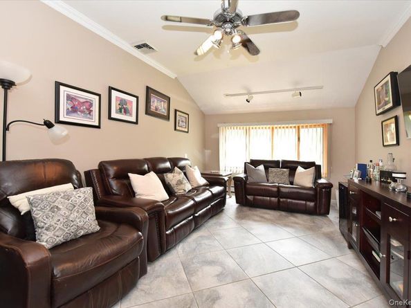 73 Massachusetts Avenue, Massapequa NY 11758