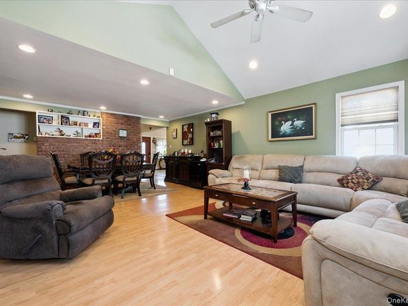 181 Springtime Lane N, Levittown NY 11756