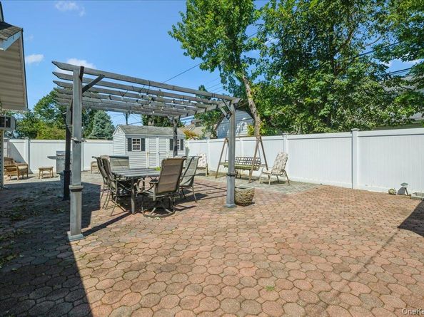 181 Springtime Lane N, Levittown NY 11756