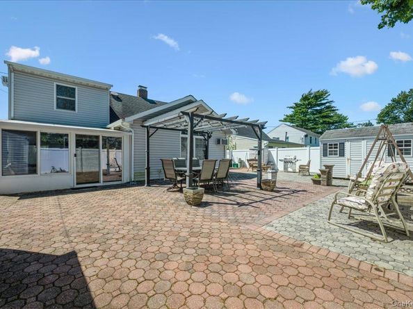 181 Springtime Lane N, Levittown NY 11756