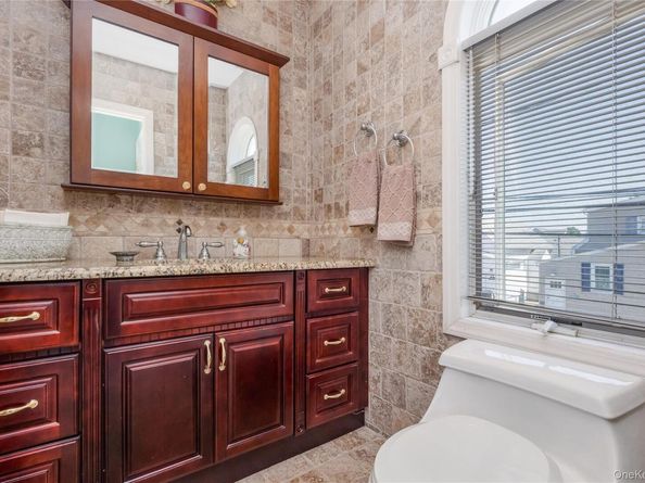 729 S 9th Street, Lindenhurst NY 11757