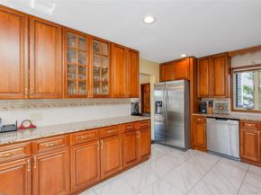 729 S 9th Street, Lindenhurst NY 11757