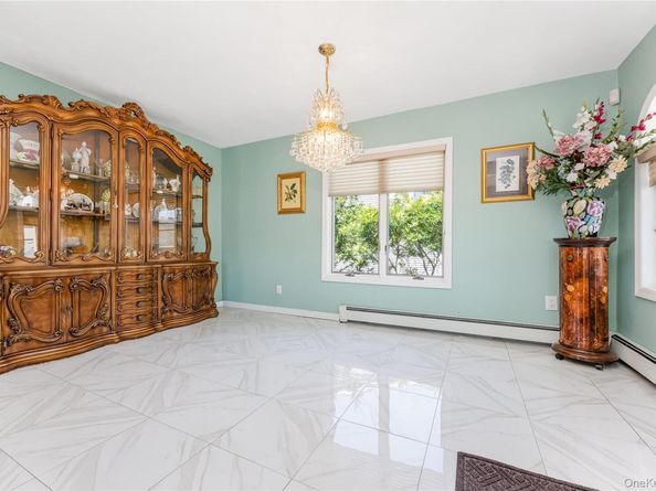 729 S 9th Street, Lindenhurst NY 11757