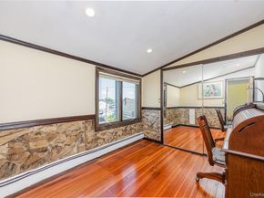 729 S 9th Street, Lindenhurst NY 11757