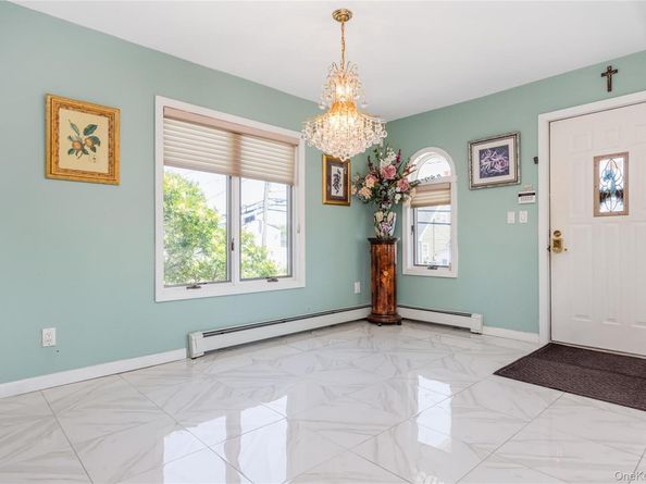 729 S 9th Street, Lindenhurst NY 11757