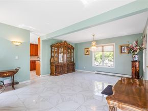 729 S 9th Street, Lindenhurst NY 11757
