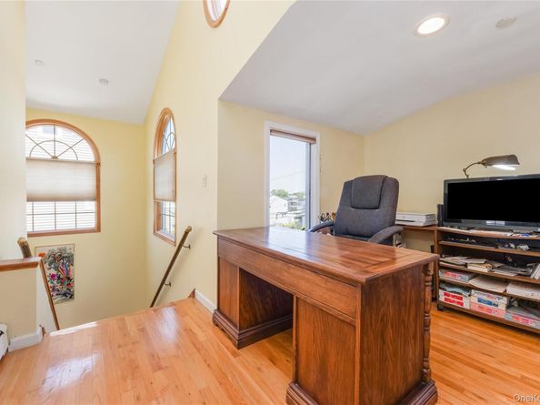 729 S 9th Street, Lindenhurst NY 11757