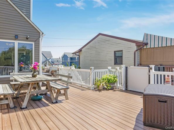 729 S 9th Street, Lindenhurst NY 11757