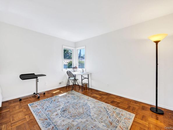 23 Peachtree Lane, Hicksville NY 11801