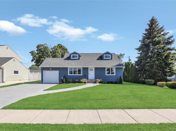 23 Peachtree Lane, Hicksville NY 11801
