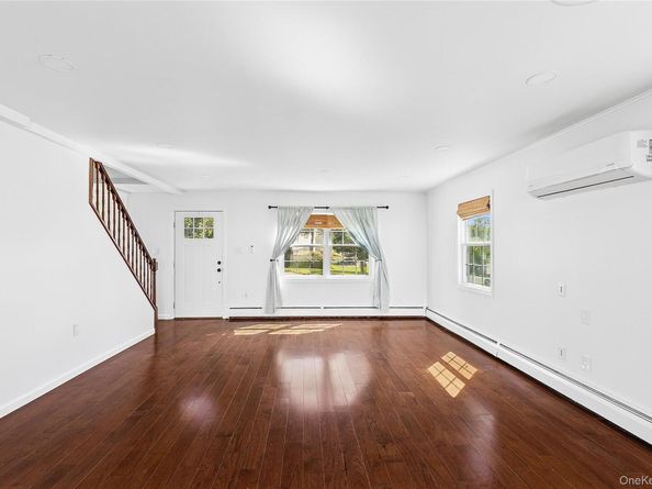 26 Shelter Lane, Levittown NY 11756