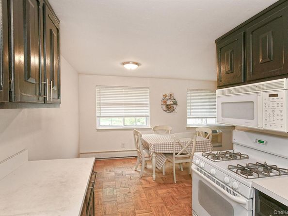 98 Jervis Avenue 98, Farmingdale NY 11735