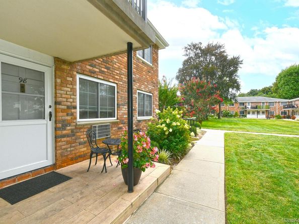 98 Jervis Avenue 98, Farmingdale NY 11735