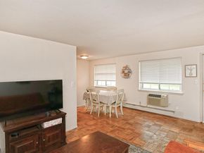 98 Jervis Avenue 98, Farmingdale NY 11735