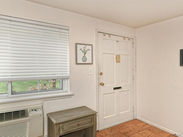 98 Jervis Avenue 98, Farmingdale NY 11735