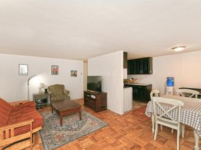 98 Jervis Avenue 98, Farmingdale NY 11735