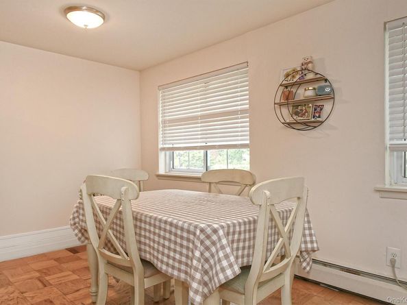 98 Jervis Avenue 98, Farmingdale NY 11735