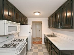 98 Jervis Avenue 98, Farmingdale NY 11735
