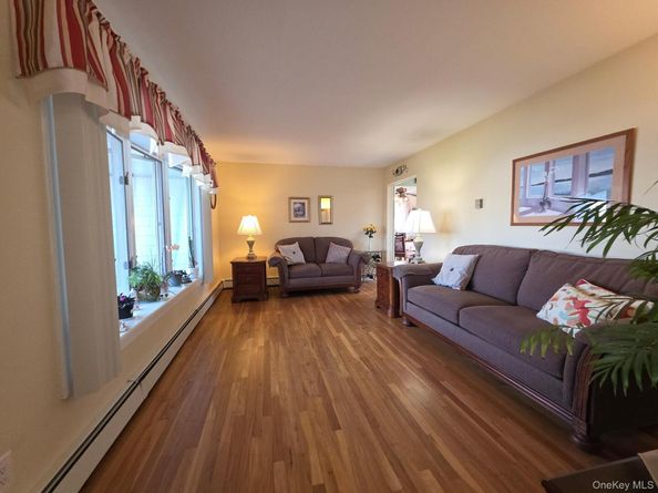 22 Berkshire Road, Bethpage NY 11714