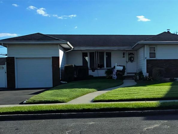 22 Berkshire Road, Bethpage NY 11714