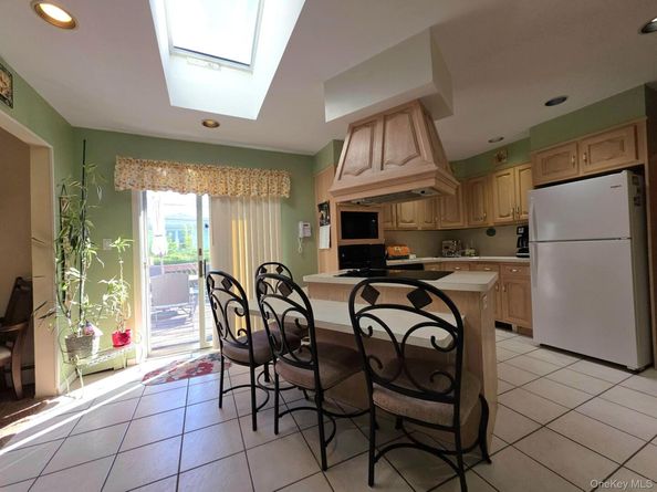 22 Berkshire Road, Bethpage NY 11714
