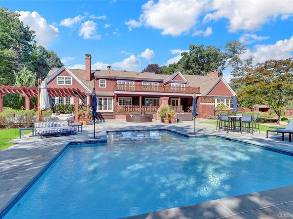 63 Dyke Road, Setauket NY 11733