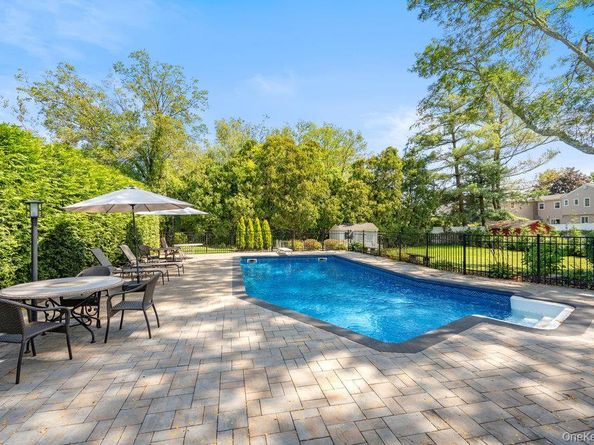 12 Aron Drive, Woodbury NY 11797
