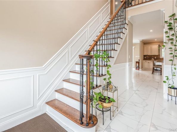 45 Meeting Lane, Hicksville NY 11801