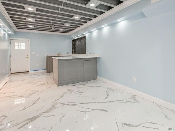45 Meeting Lane, Hicksville NY 11801