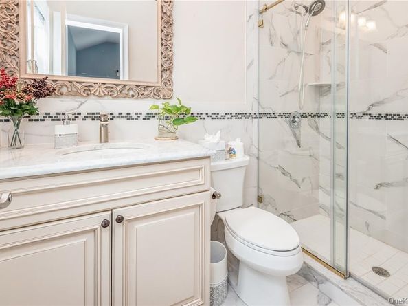 45 Meeting Lane, Hicksville NY 11801