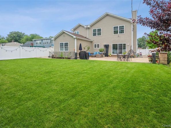 45 Meeting Lane, Hicksville NY 11801