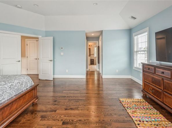45 Meeting Lane, Hicksville NY 11801