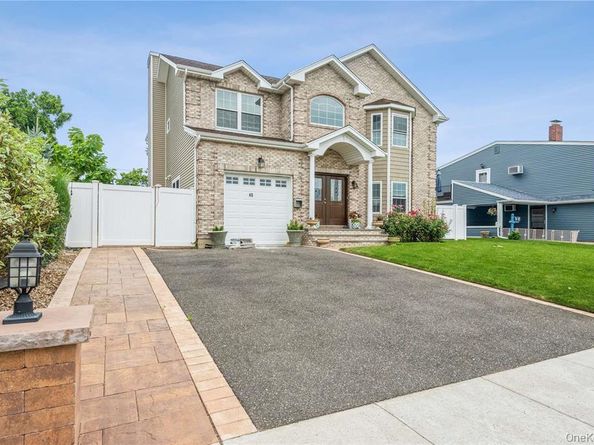 45 Meeting Lane, Hicksville NY 11801