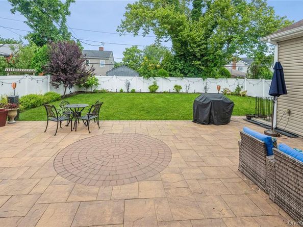 45 Meeting Lane, Hicksville NY 11801
