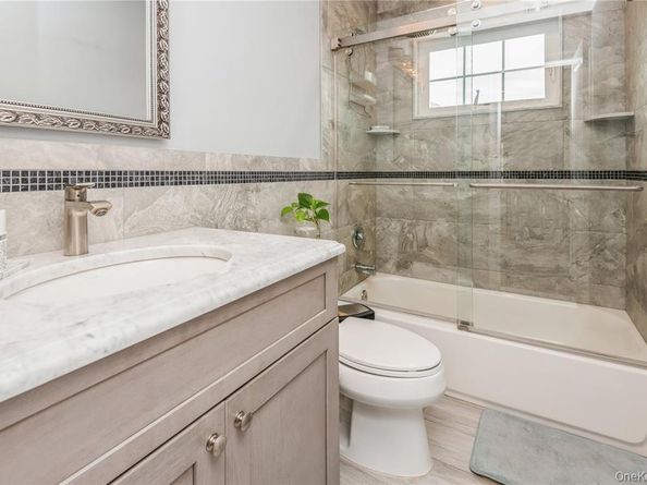 45 Meeting Lane, Hicksville NY 11801