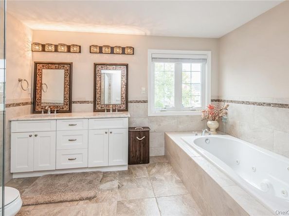 45 Meeting Lane, Hicksville NY 11801