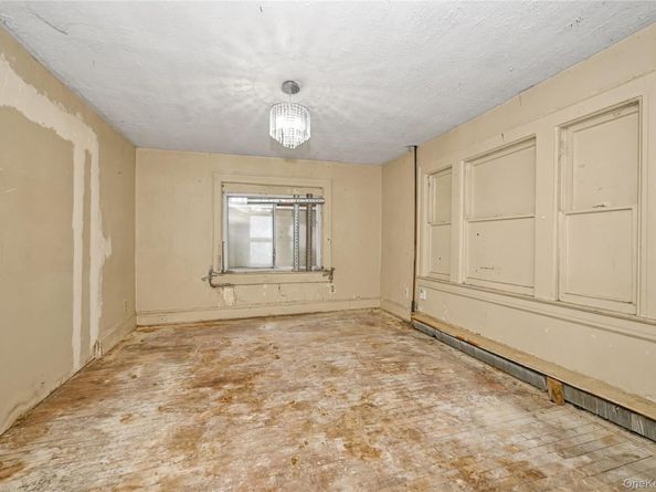 20 E Roosevelt Avenue, Roosevelt NY 11575