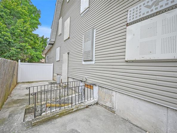 20 E Roosevelt Avenue, Roosevelt NY 11575