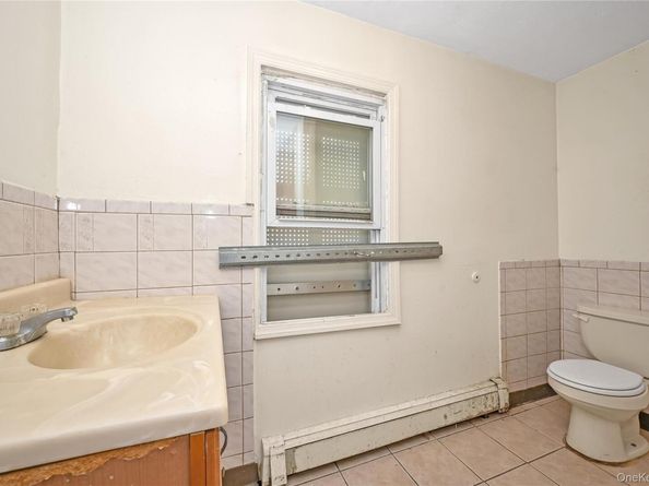 20 E Roosevelt Avenue, Roosevelt NY 11575