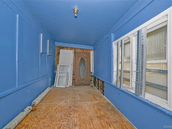 20 E Roosevelt Avenue, Roosevelt NY 11575