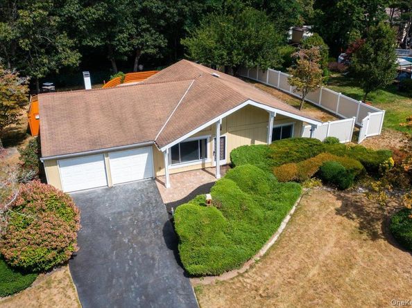 5 Folsom Lane, Coram NY 11727