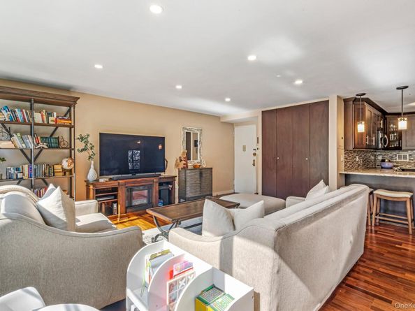 16801 12th Avenue 3A, Whitestone NY 11357